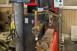 スポット溶接機